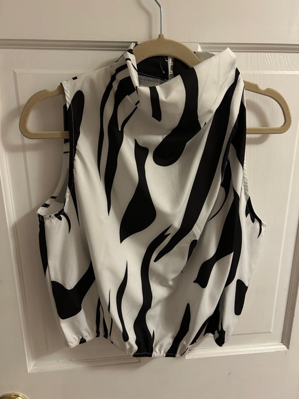 Sleeveless Black & White  Top